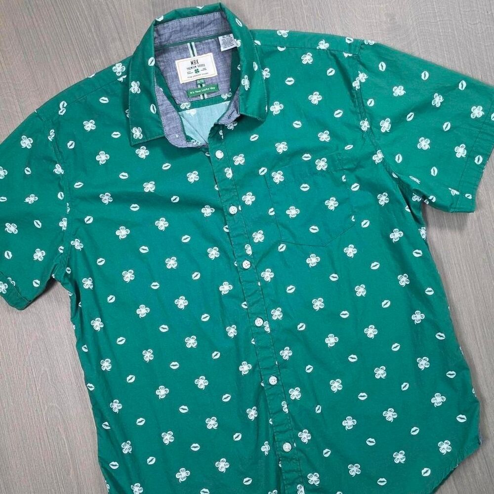 MBX Premium Goods Mens Button Down Shirt XL Green Shamrock Kiss Short Sleeve